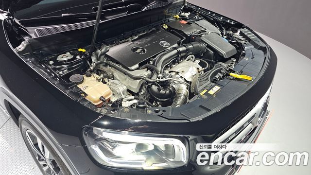 Mercedes-Benz GLB-Class 2021 — photo 6