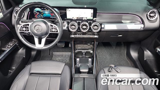 Mercedes-Benz GLB-Class 2021 — photo 10