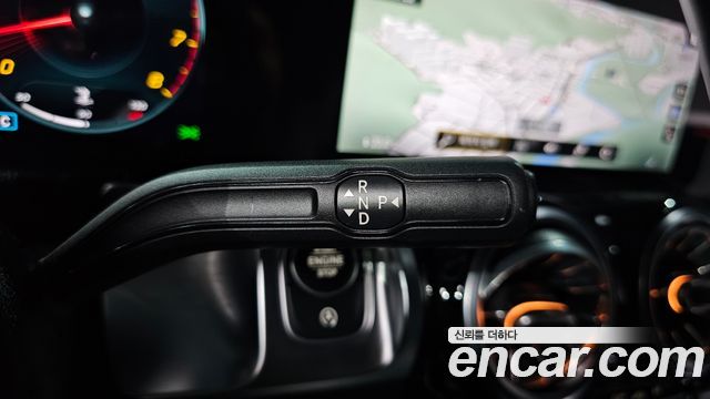 Mercedes-Benz GLB-Class 2021 — photo 12