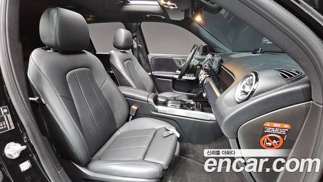 Mercedes-Benz GLB-Class 2021 — photo 13