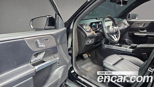 Mercedes-Benz GLB-Class 2021 — photo 17