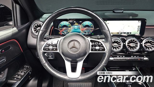 Mercedes-Benz GLB-Class 2021 — photo 18