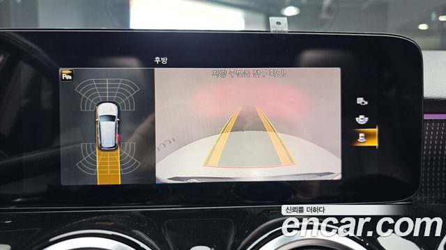 Mercedes-Benz GLB-Class 2021 — photo 20