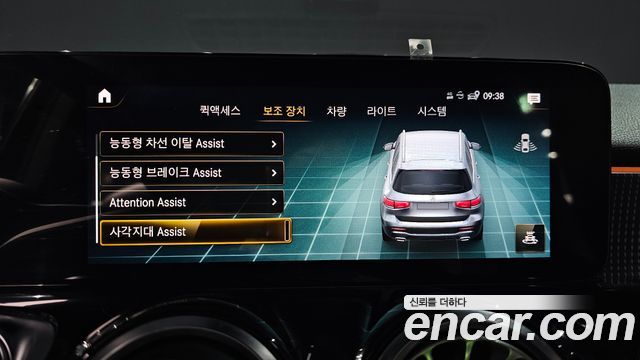 Mercedes-Benz GLB-Class 2021 — photo 21