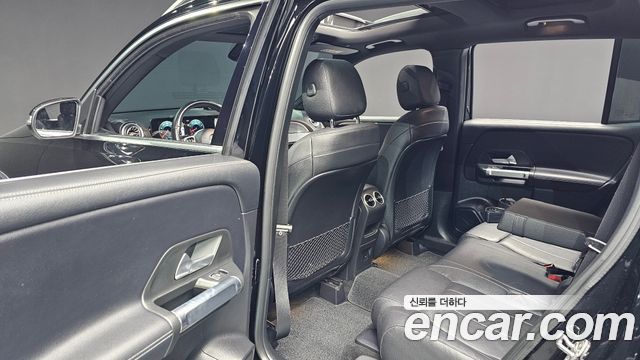 Mercedes-Benz GLB-Class 2021 — photo 22