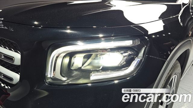 Mercedes-Benz GLB-Class 2021 — photo 8