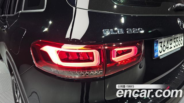 Mercedes-Benz GLB-Class 2021 — photo 9