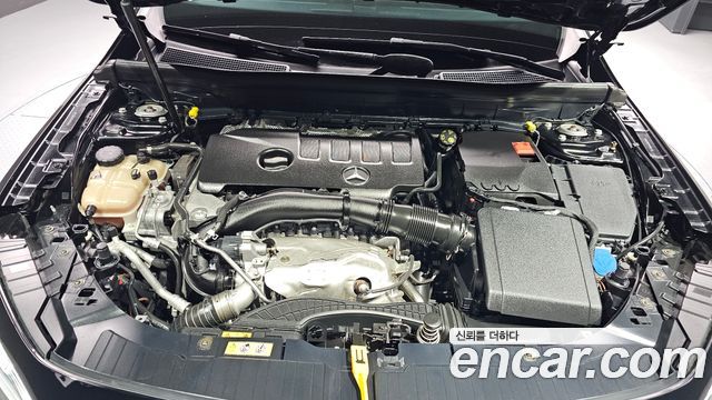 Mercedes-Benz GLB-Class 2021 — photo 26