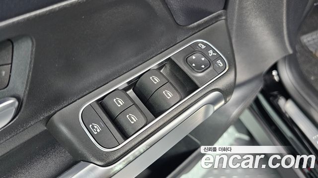 Mercedes-Benz GLB-Class 2021 — photo 27