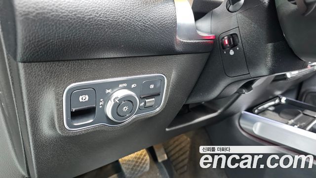 Mercedes-Benz GLB-Class 2021 — photo 29