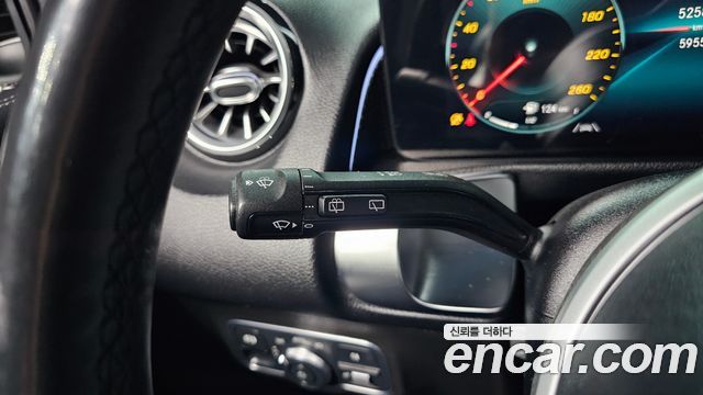 Mercedes-Benz GLB-Class 2021 — photo 30