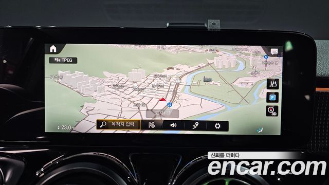 Mercedes-Benz GLB-Class 2021 — photo 31
