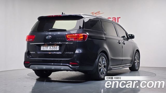Kia Canival 2019 — photo 2