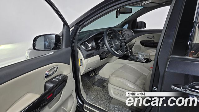 Kia Canival 2019 — photo 10