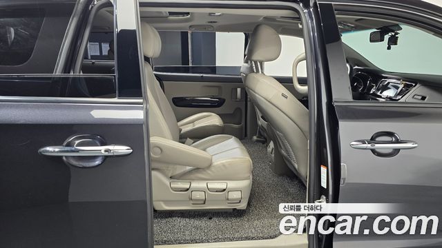Kia Canival 2019 — photo 11