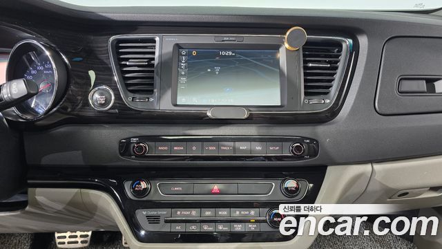 Kia Canival 2019 — photo 13