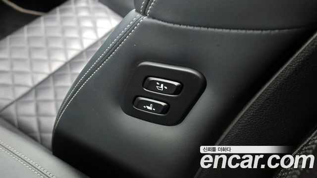 Genesis G70 2019 — photo 22