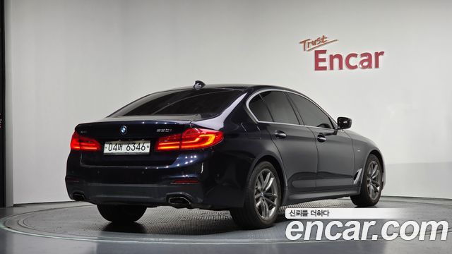 BMW 5-Series 2018 — photo 2