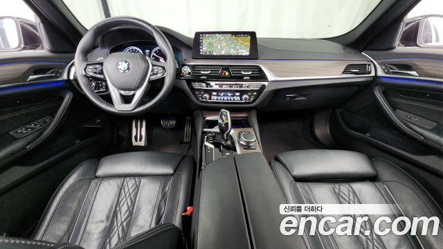 BMW 5-Series 2018 — photo 10