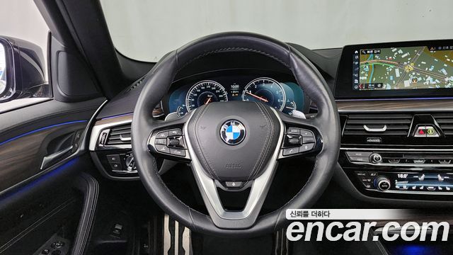 BMW 5-Series 2018 — photo 19