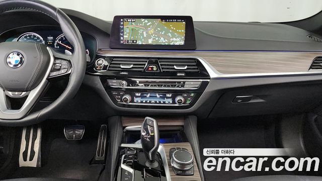 BMW 5-Series 2018 — photo 20