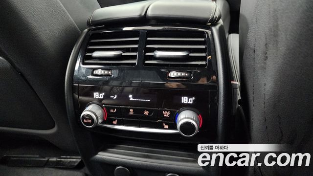 BMW 5-Series 2018 — photo 25