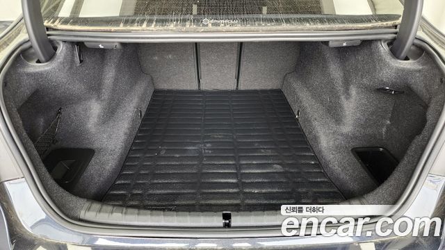 BMW 5-Series 2018 — photo 26