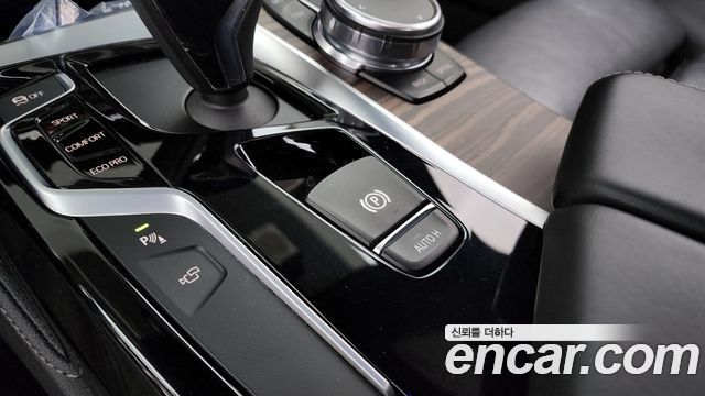 BMW 5-Series 2018 — photo 16