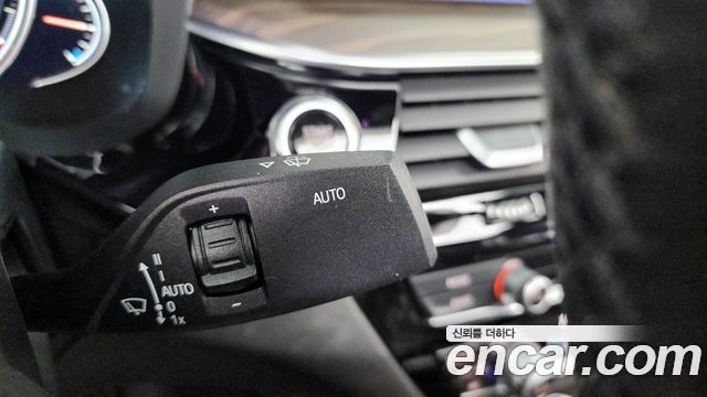 BMW 5-Series 2018 — photo 27