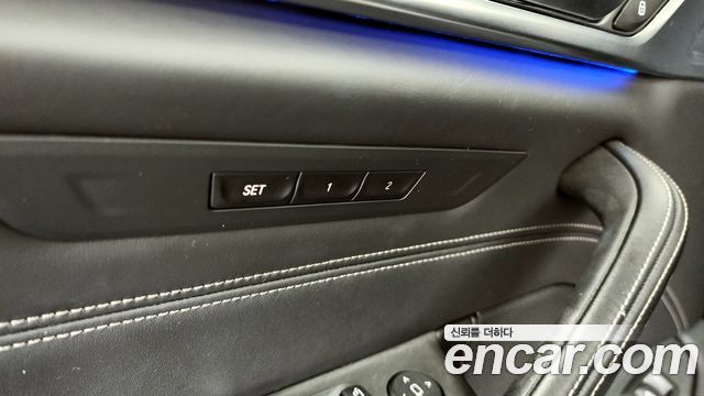 BMW 5-Series 2018 — photo 28