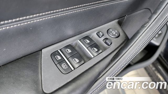 BMW 5-Series 2018 — photo 29