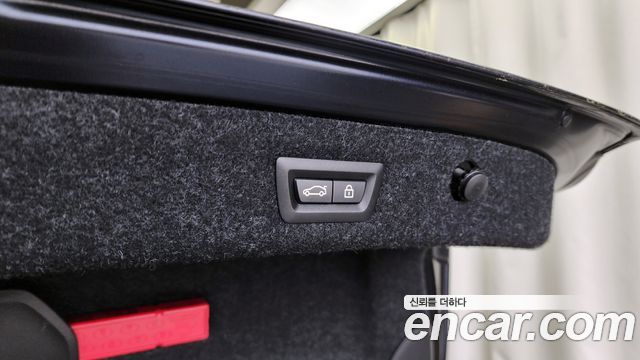 BMW 5-Series 2018 — photo 33
