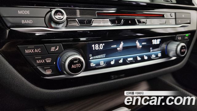 BMW 5-Series 2018 — photo 34