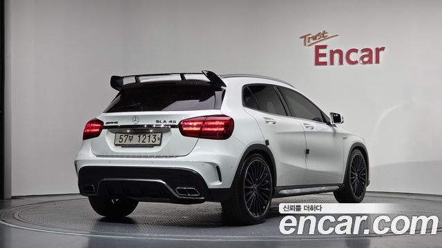Mercedes-Benz GLA-Class 2019 — photo 2