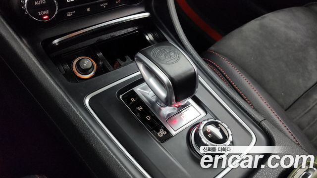Mercedes-Benz GLA-Class 2019 — photo 12