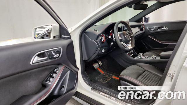 Mercedes-Benz GLA-Class 2019 — photo 13