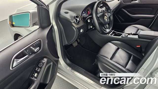 Mercedes-Benz B-Class 2016 — photo 10