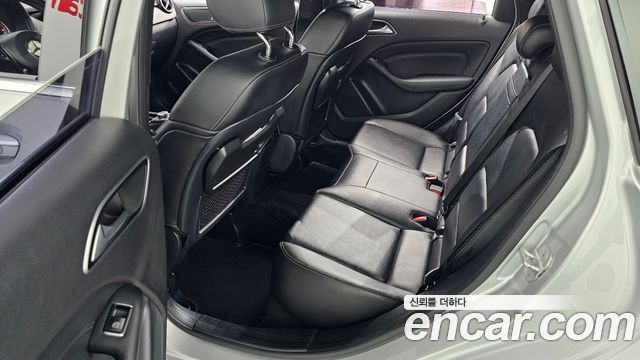 Mercedes-Benz B-Class 2016 — photo 11