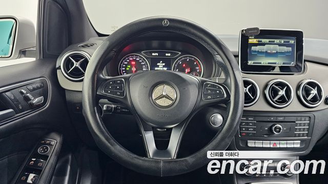 Mercedes-Benz B-Class 2016 — photo 13