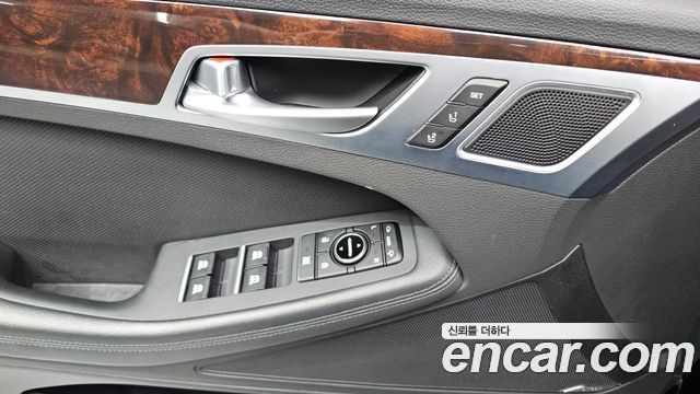 Hyundai Genesis 2016 — photo 29