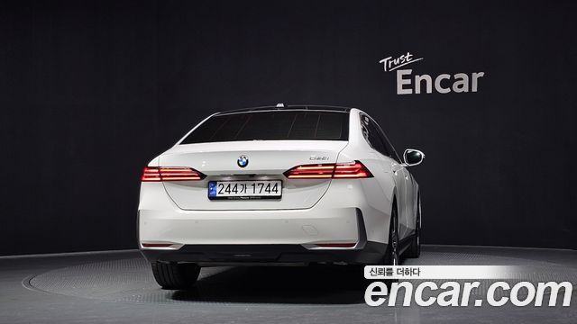 BMW 5-Series 2024 — photo 4