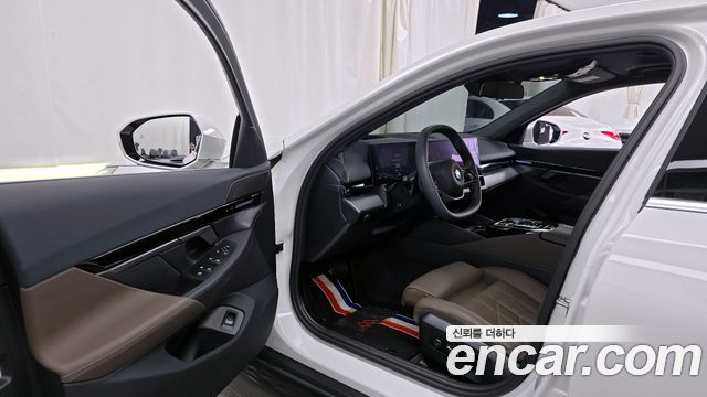 BMW 5-Series 2024 — photo 13