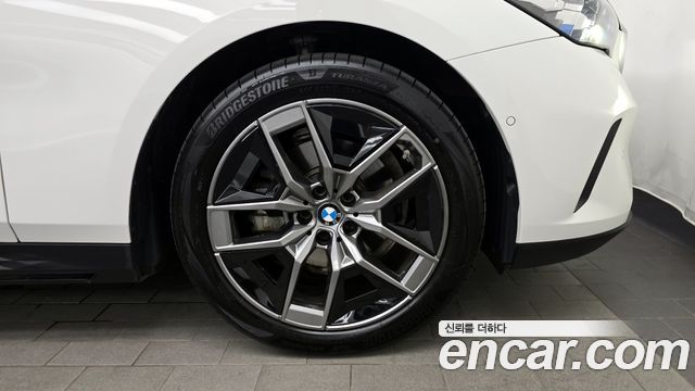 BMW 5-Series 2024 — photo 7