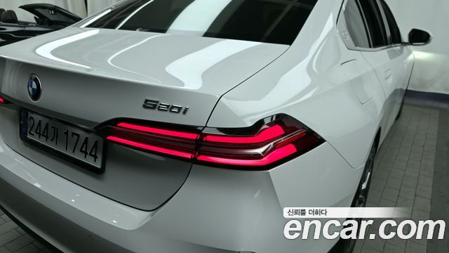 BMW 5-Series 2024 — photo 9