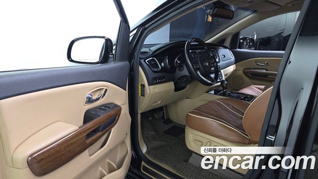 Kia Canival 2017 — photo 13