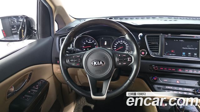 Kia Canival 2017 — photo 19