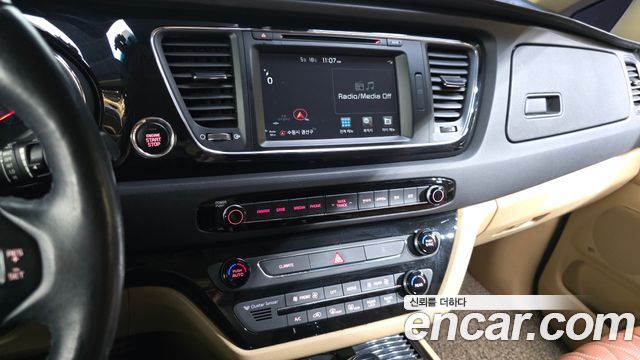 Kia Canival 2017 — photo 20