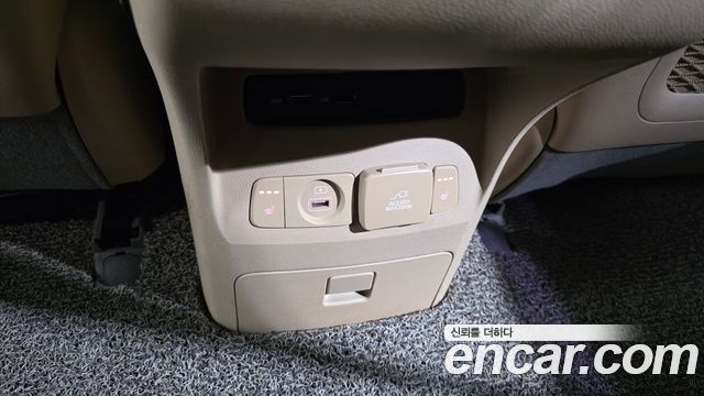 Kia Canival 2017 — photo 25
