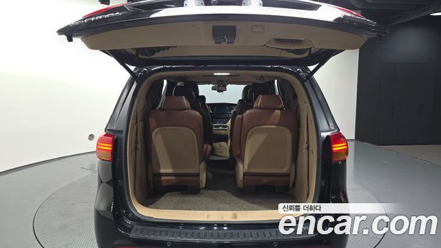 Kia Canival 2017 — photo 26