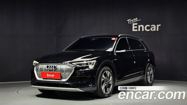 Audi e-tron 2022 — photo 1